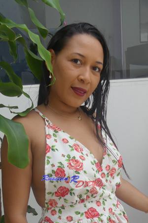 190061 - Melissa Age: 36 - Colombia